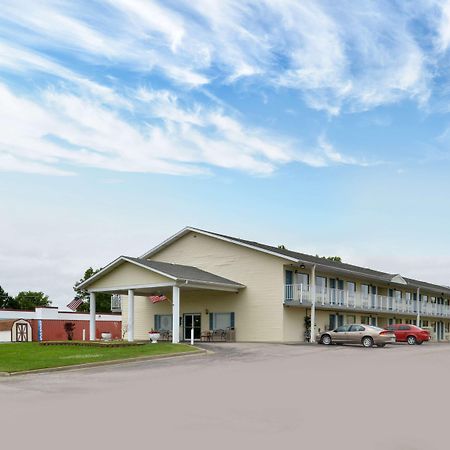 Americas Best Value Inn Knob Noster Bagian luar foto