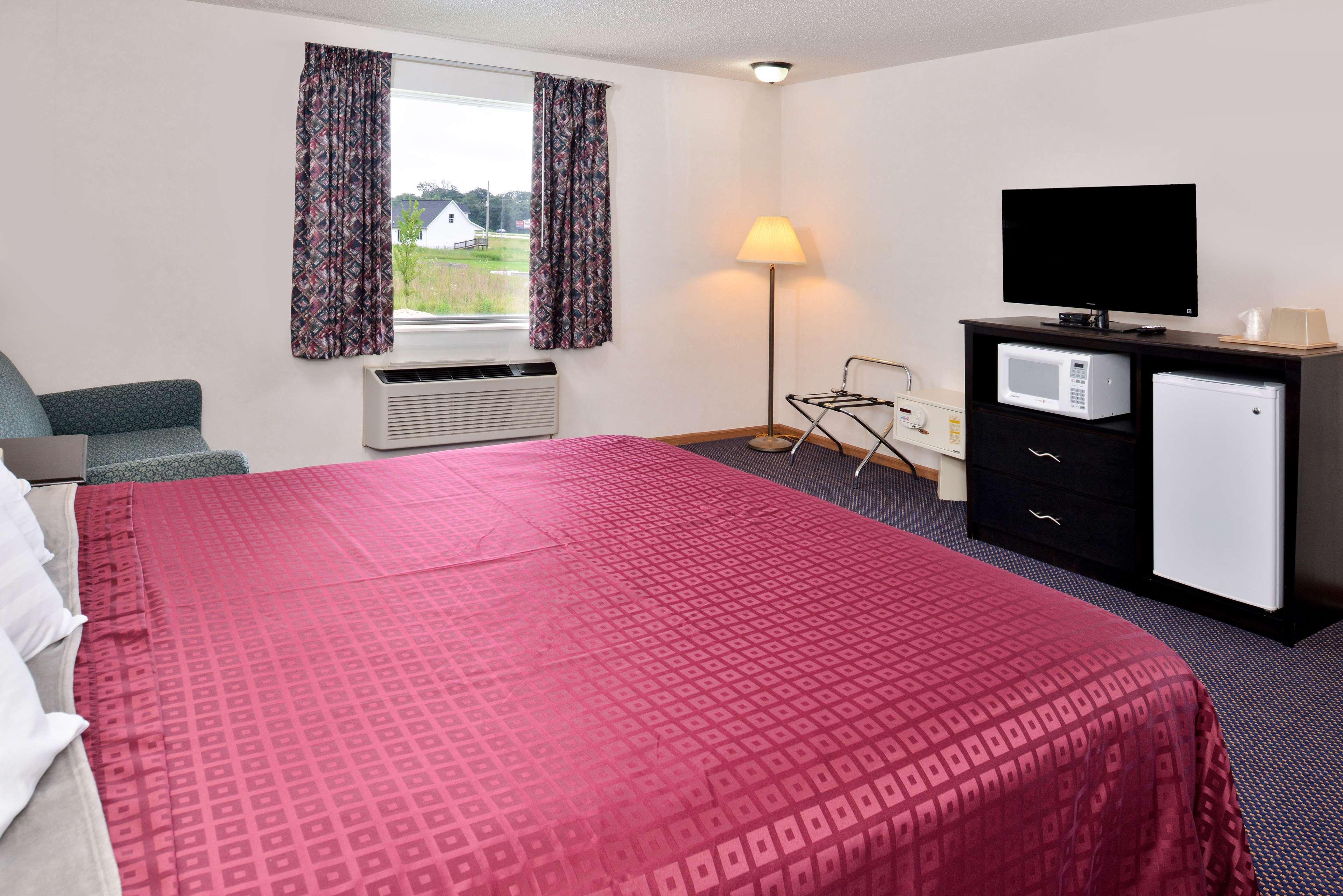 Americas Best Value Inn Knob Noster Bagian luar foto