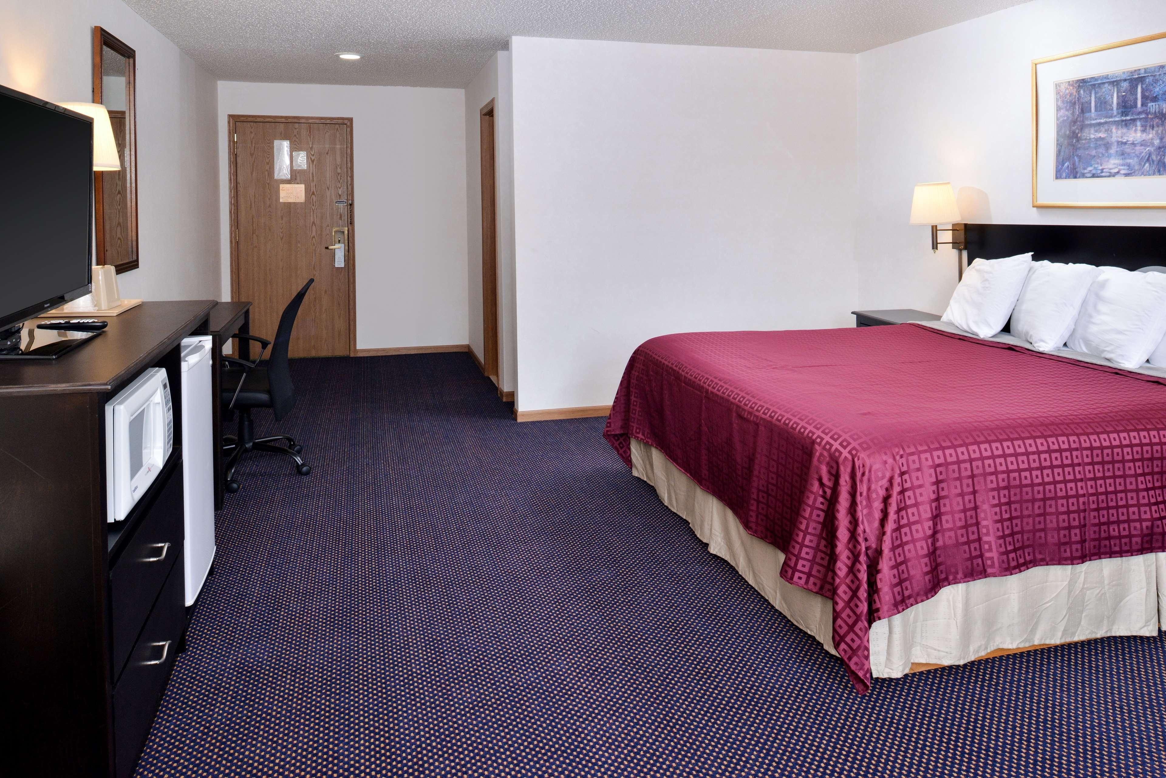 Americas Best Value Inn Knob Noster Bagian luar foto