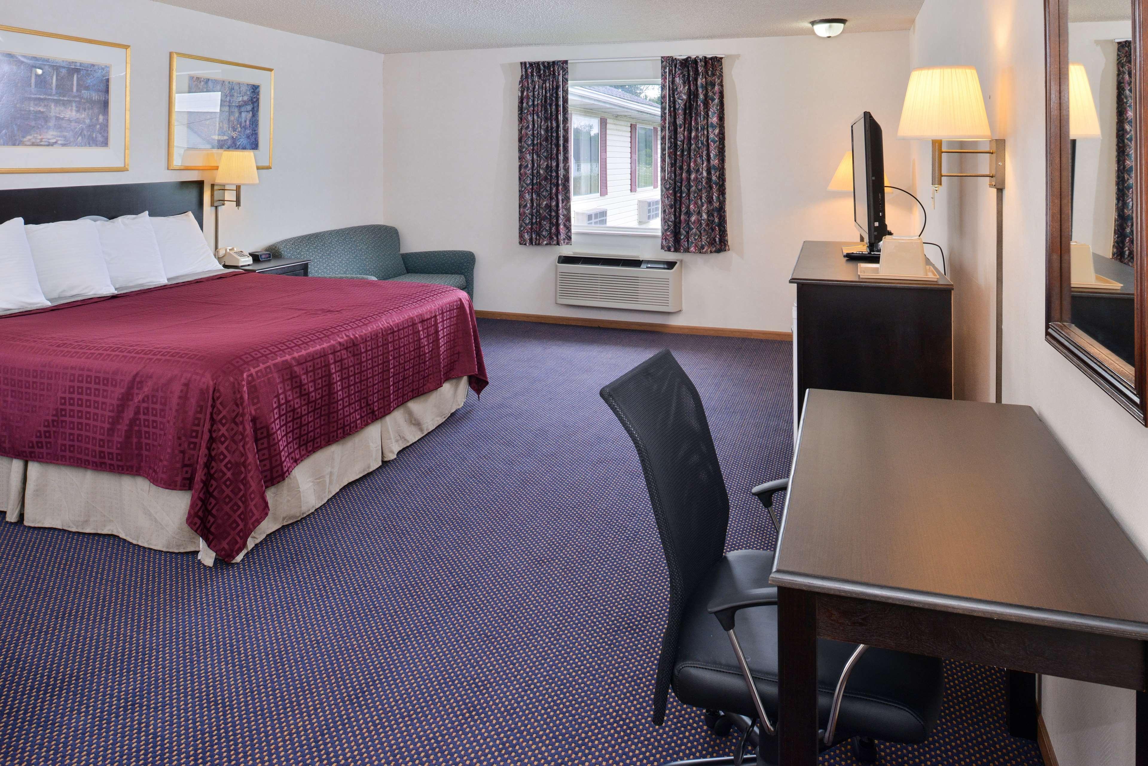 Americas Best Value Inn Knob Noster Bagian luar foto