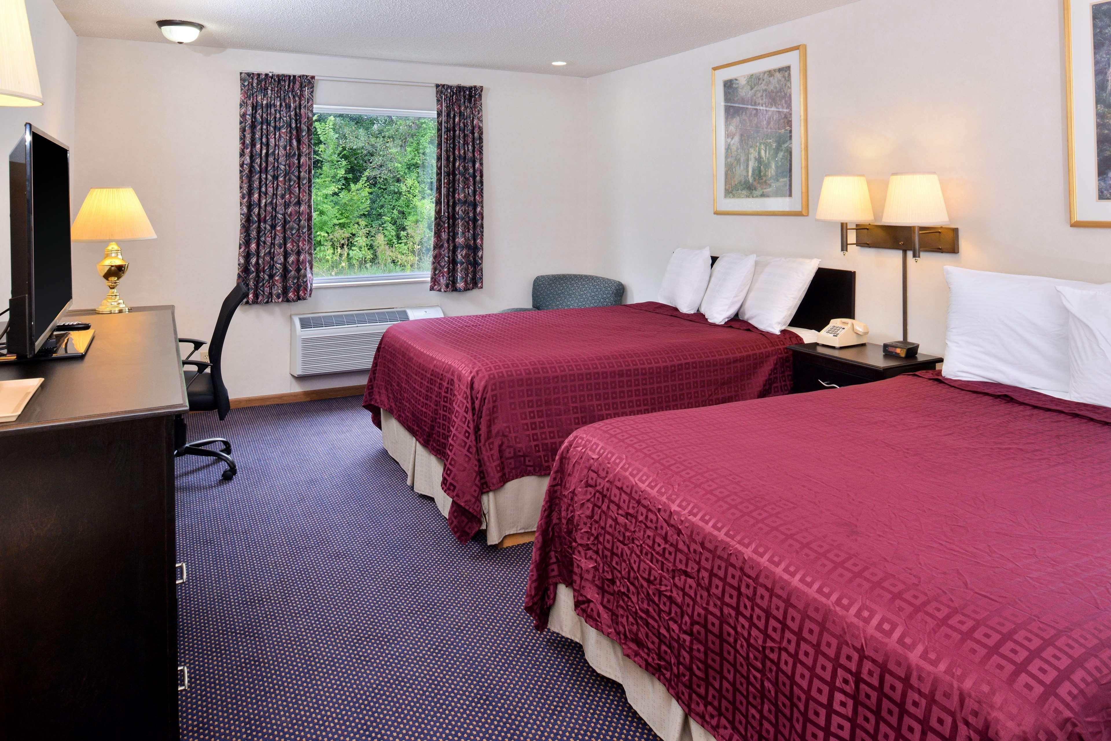 Americas Best Value Inn Knob Noster Bagian luar foto