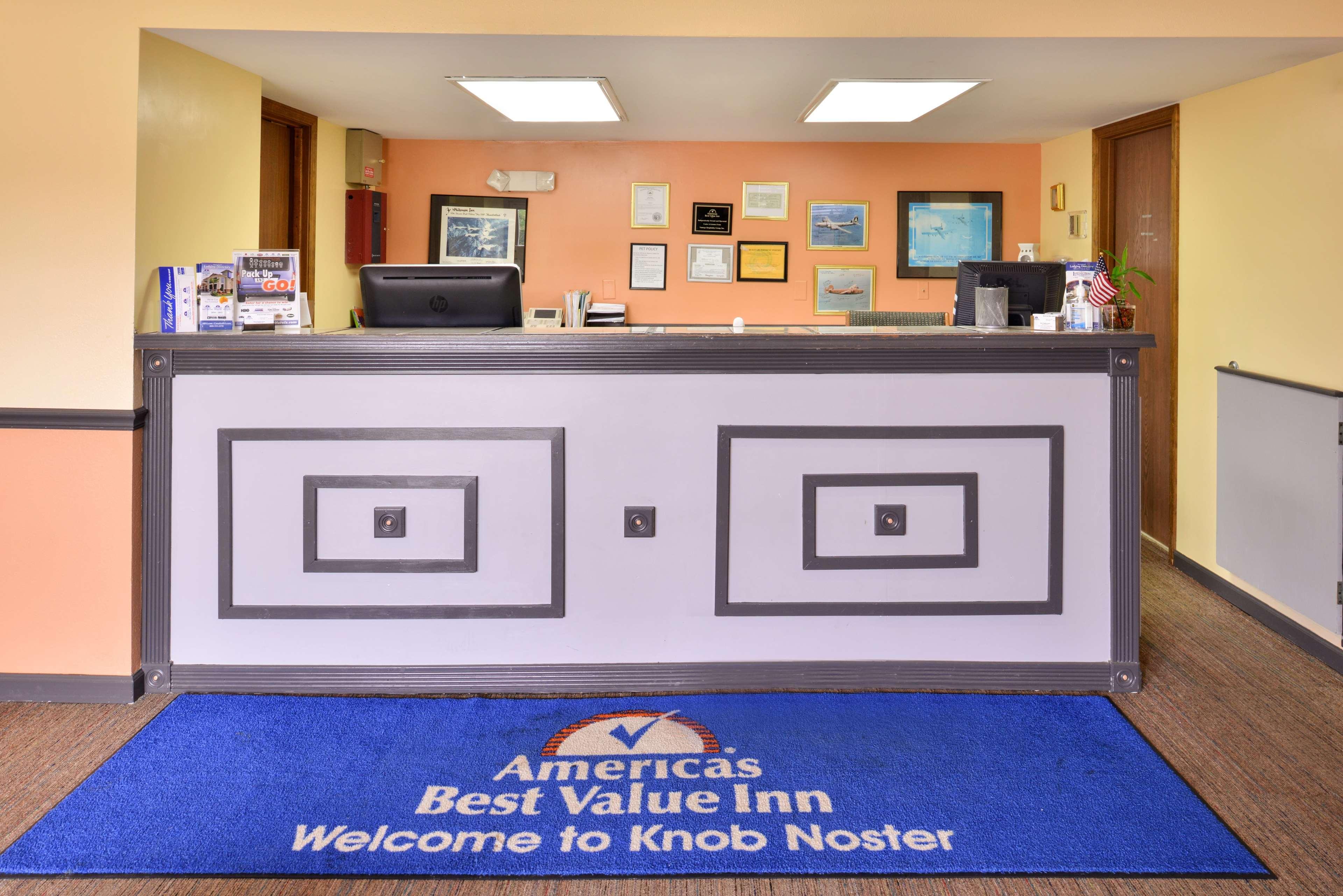 Americas Best Value Inn Knob Noster Bagian luar foto